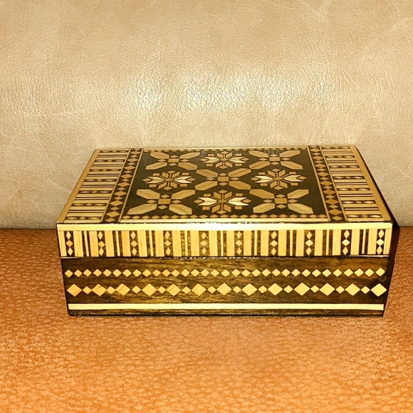 Straw wooden jewelry box - Picture 2 of 10